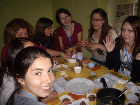 Ужин в комнате студентов