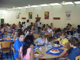 Обед в Discovery Summer Woldingham School