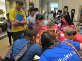 На экскурсии в музей