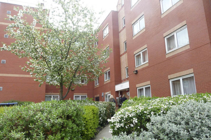 Здание Embassy Summer London Uxbridge