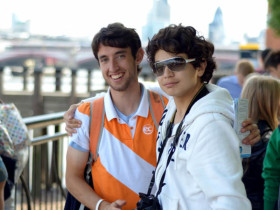 Преподаватель и студенты EC Brighton