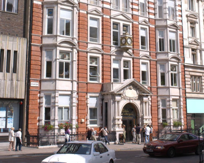 Здание школы St Giles London Central