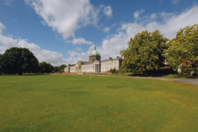 Здание школы Haileybury College 