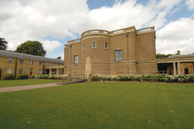Здание школы Haileybury College 