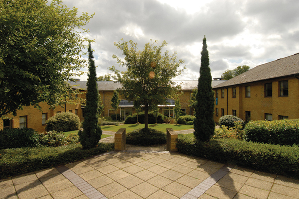 Территория школы Haileybury College 