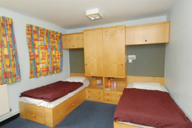 Жилая комната студентов Haileybury College