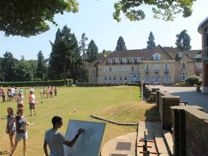Здание школы Heathfield International Summer School