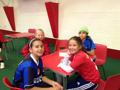 Студенты Manchester United Soccer School на занятиях