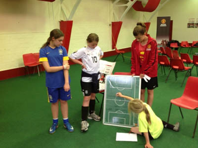 Студенты Manchester United Soccer School на занятиях