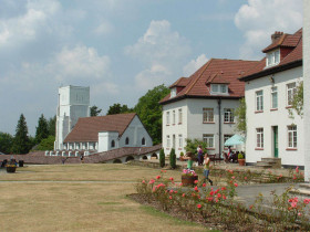 Здание школы Lines Downe House