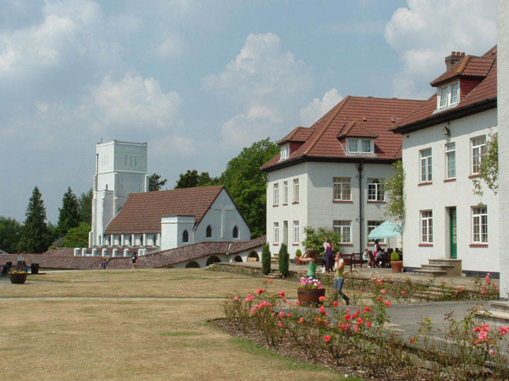 Здание школы Lines Downe House