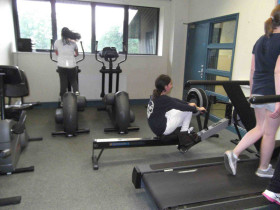 Студенты Lines Downe House в тренажерном зале