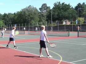 Теннисный корт