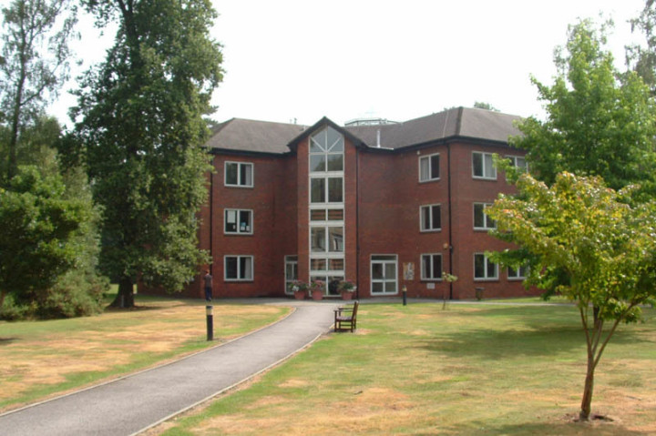 Здание школы Lines Queenswood