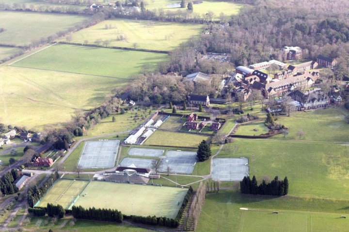 Здание школы Lines Queenswood