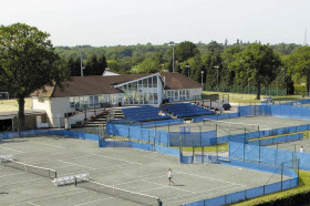 Теннисные корты в Lines Queenswood