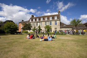 Здание школы Embassy Academy Warminster School