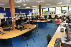 Компьютерный класс в Embassy Academy Warminster School