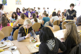 Обед в Embassy Academy Warminster School