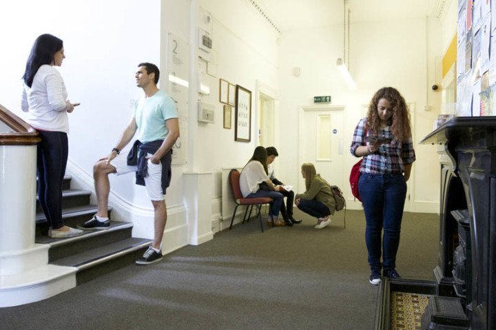 Холл в Embassy English Hastings