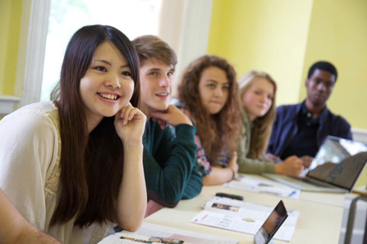 Студенты Embassy English Hastings на занятиях