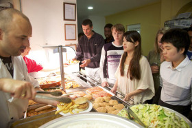 Столовая в Embassy English Hastings