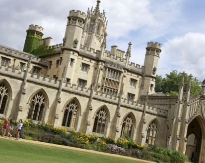 Здание школы Embassy Summer Cambridge