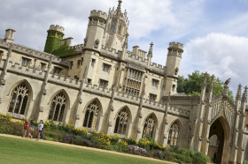 Здание школы Embassy Summer Cambridge