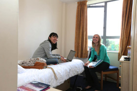 Жилая комната студентов в Embassy Summer Cambridge