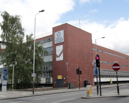 Здание Embassy Summer London South Bank