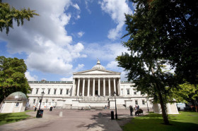 Здание школы Embassy Summer London UCL