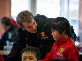 Учащиеся Manchester United Soccer School Rugby School на занятиях