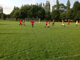 Футбольный матч в Manchester United Soccer School Rugby School