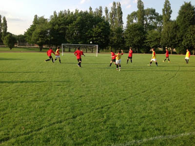 Футбольный матч в Manchester United Soccer School Rugby School