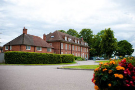 Здание школы Pilgrims Bradfield College