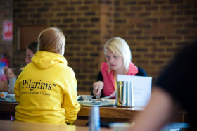 Обед в Pilgrims Harrow School