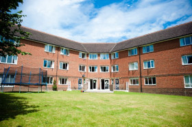 Здание школы Pilgrims Kent College Pembury