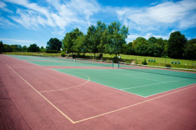 Теннисный корт