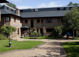 Здание школы SKOLA Ascot