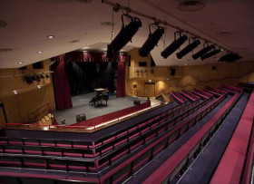 Актовый зал в SKOLA Ascot