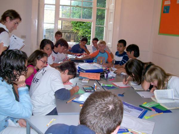 Студенты SKOLA Camden на занятиях