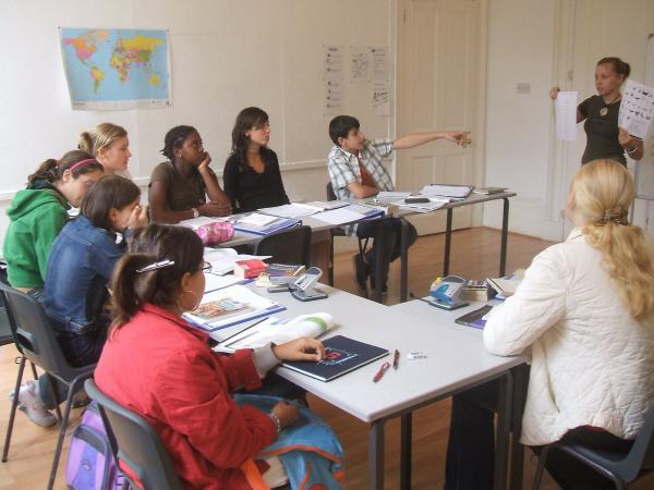 Студенты SKOLA Gloucester Gate на занятиях