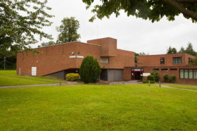 Здание школы SKOLA Chorleywood