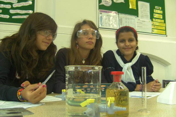 Студенты SKOLA Hyde Park на занятиях