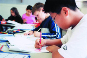 Студенты SKOLA Hyde Park на занятиях