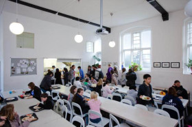 Столовая в SKOLA Hyde Park