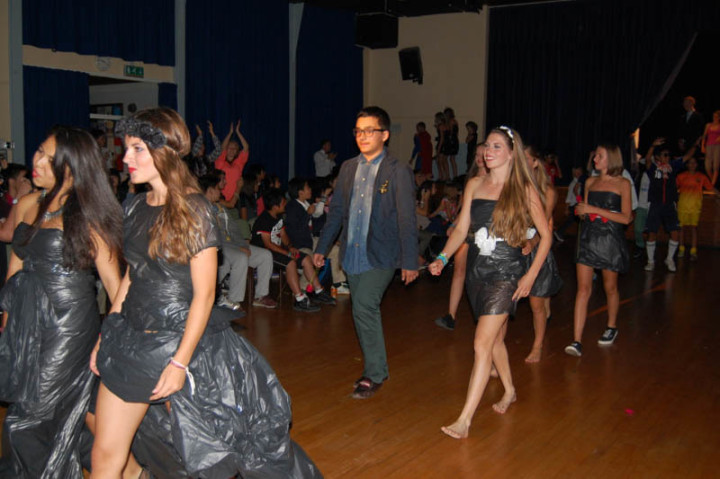 Показ мод в Sherborne International College