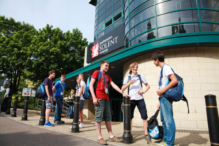 Студенты St Giles Southampton