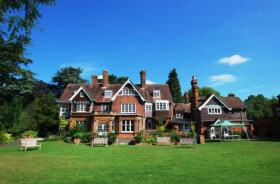 Здание школы St. Clare’s