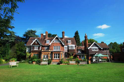 Здание школы St. Clare’s